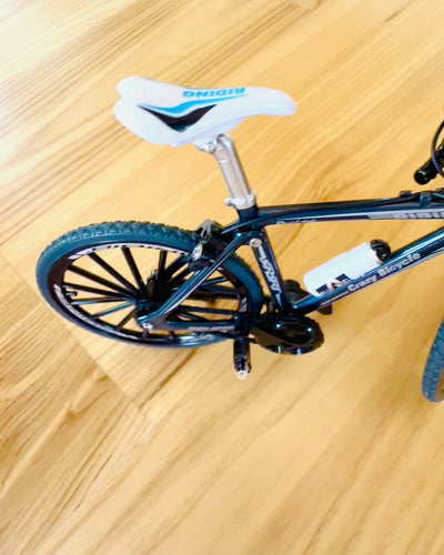 Miniatuur Metalen Model Rode Fiets "SpeedMaster" personalisatie met gravure als cadeau, 2 kleuropties