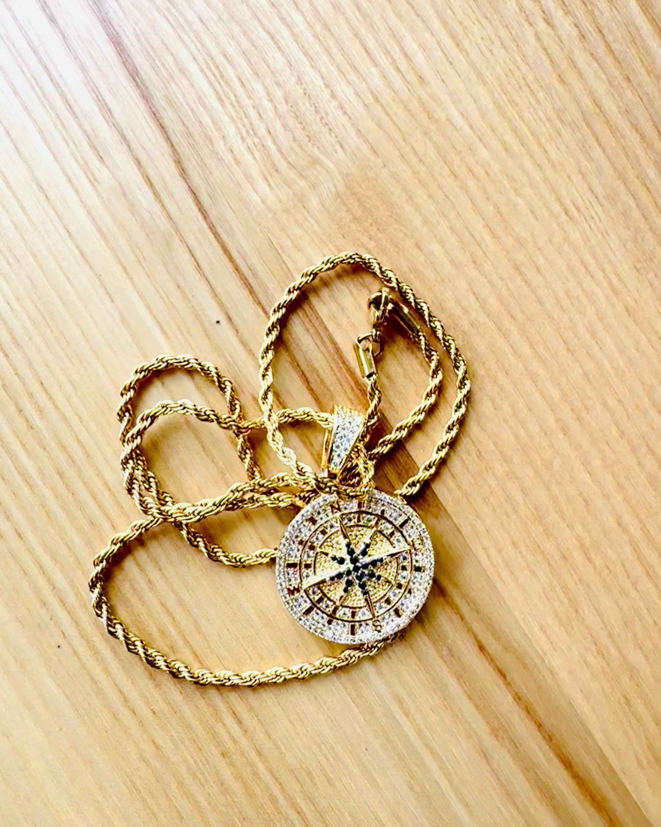 Glamour Stijl Kompas Hanger Ketting met Zirkonia voor Vrouwen en Mannen - gouden kleur, gravure