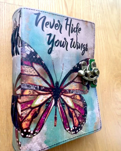 Leren notitieboek Vlinder van inspiratie – Verberg je vleugels nooit – 13 × 18 cm
