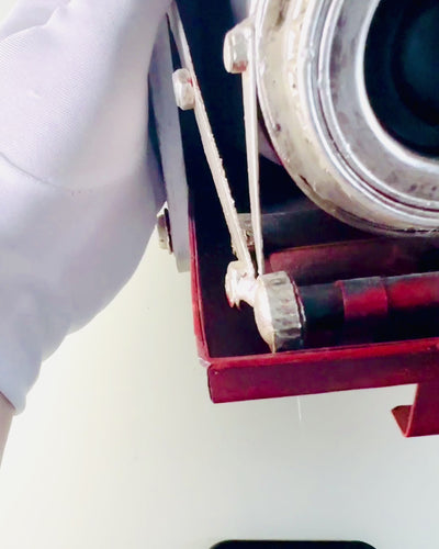 Vintage Vision: Decoratieve Retro Camera met Graveeroptie