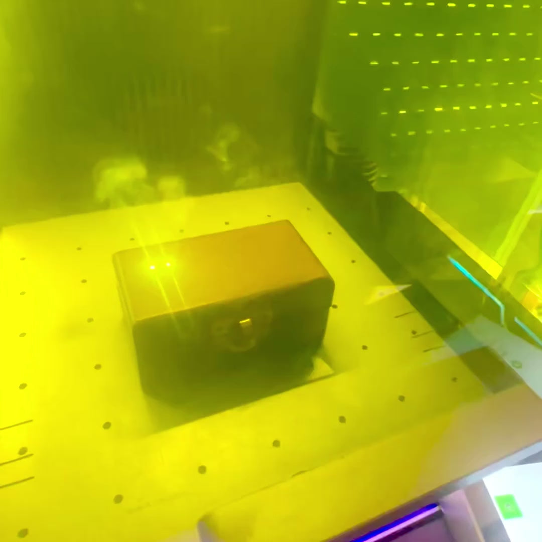 Messing telescoop met gravure in houten doos – elegant cadeau in retrostijl, ideaal als decoratie voor kantoor of werkkamer, hoogte 15,5 cm, materiaal: messing en hout