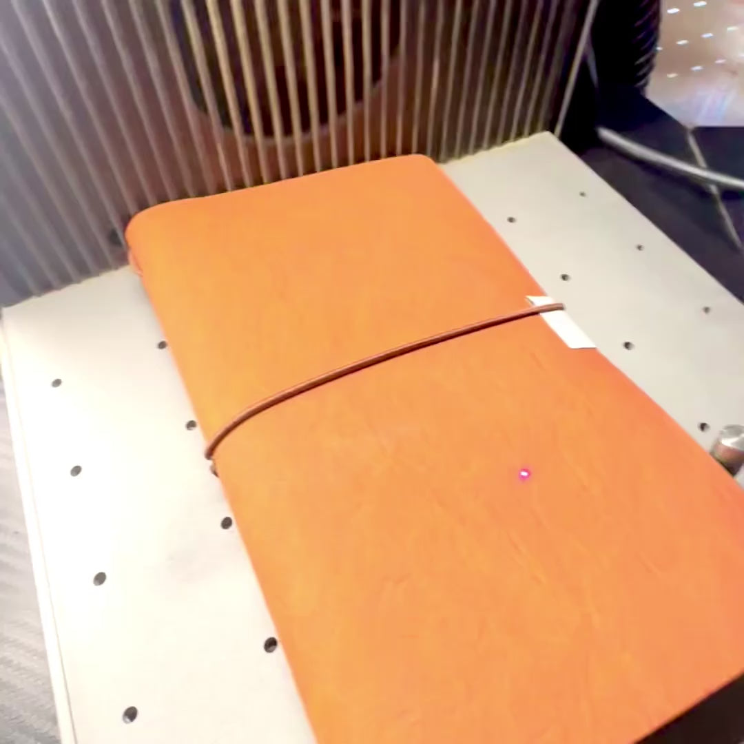 Leren reizigersnotitieboek met gepersonaliseerde gravure