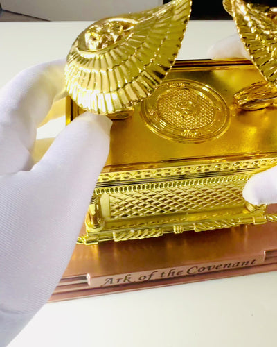 Vergulde Replika van de Ark des Verbonds – Decoratief Ark Standbeeld van Koper in XL Formaat 28x15.6x20 cm