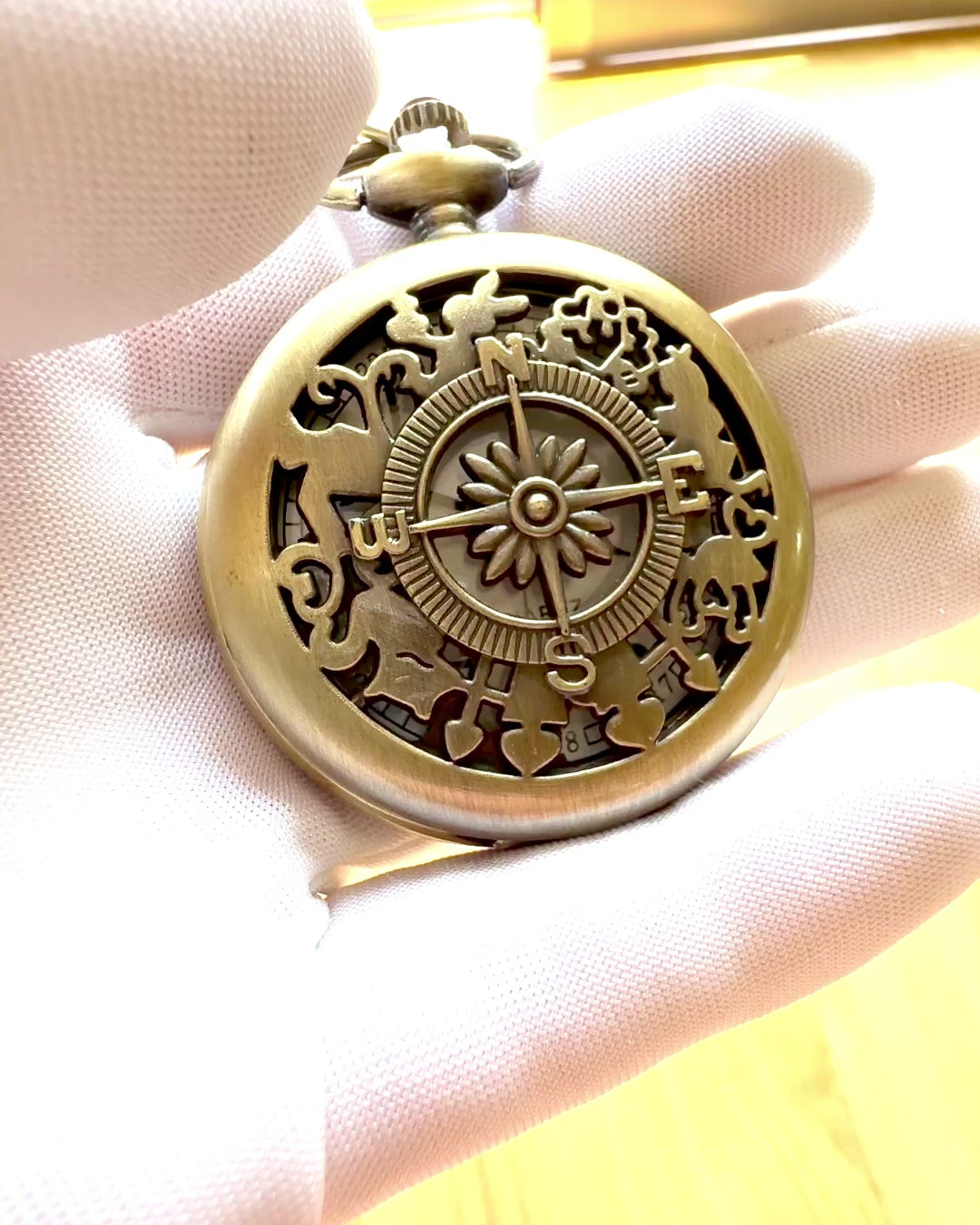 Ouderwetse Zakhorloge met Kompasmotief en Ketting, Kwarts, personalisatie met gravure