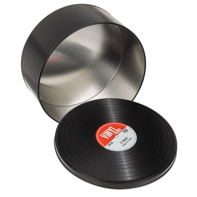 Metalen doosjes, gestileerd als vinylplaten in retrosfeer, mogelijkheid tot personalisatie met gravure