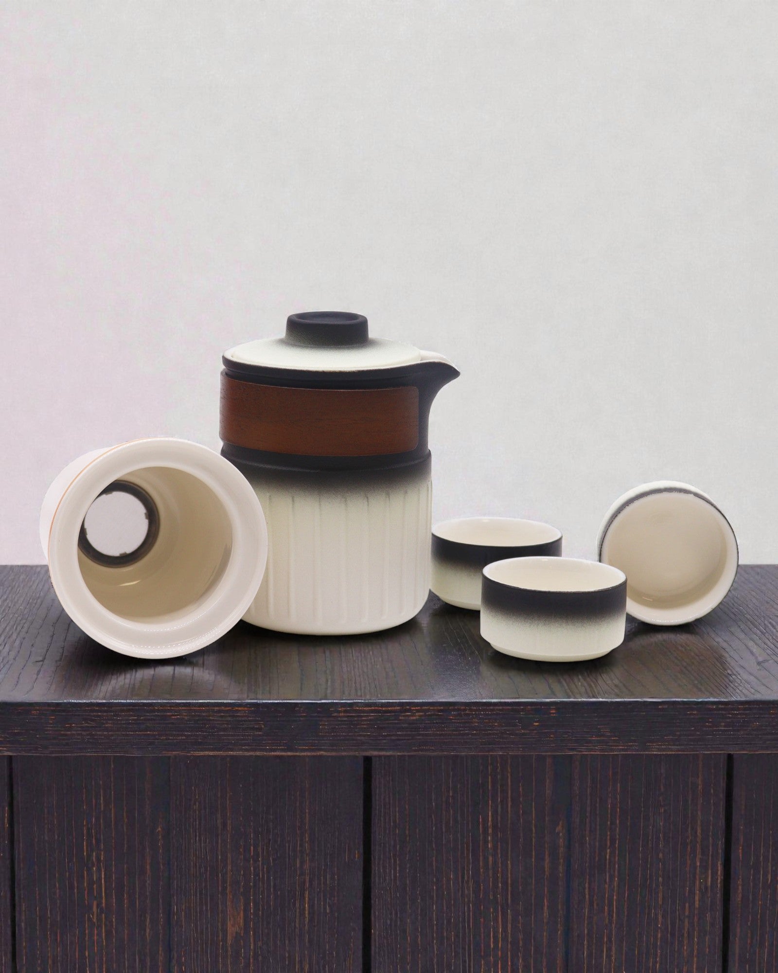 Reis van drie vrienden – Toeristische keramische set met theepot en 3 kopjes