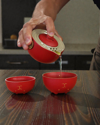 Rode Gelukskat – Theeset met 2 Kopjes (Rood)