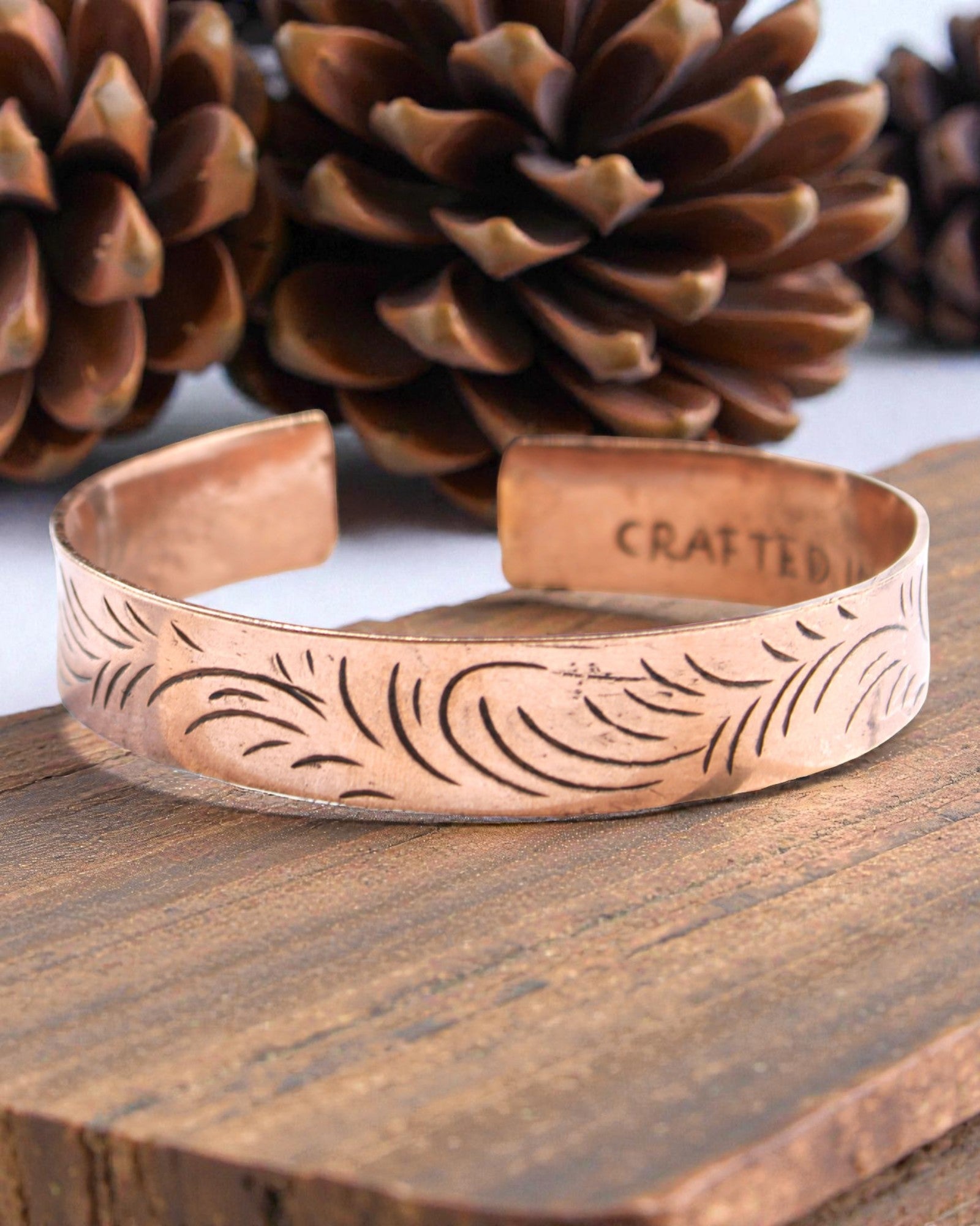 Tibetaanse koperen armband Tribal Flow – Brede krullen