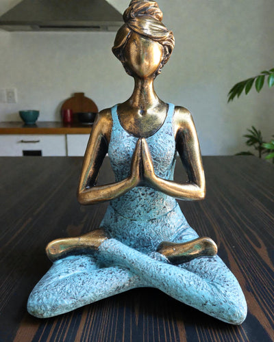 Vrouwenbeeldje 24 cm – Yoga goud-turkooise energie