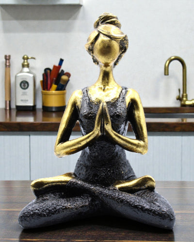 Vrouwenbeeldje 24 cm – Yoga goud-zwart kracht